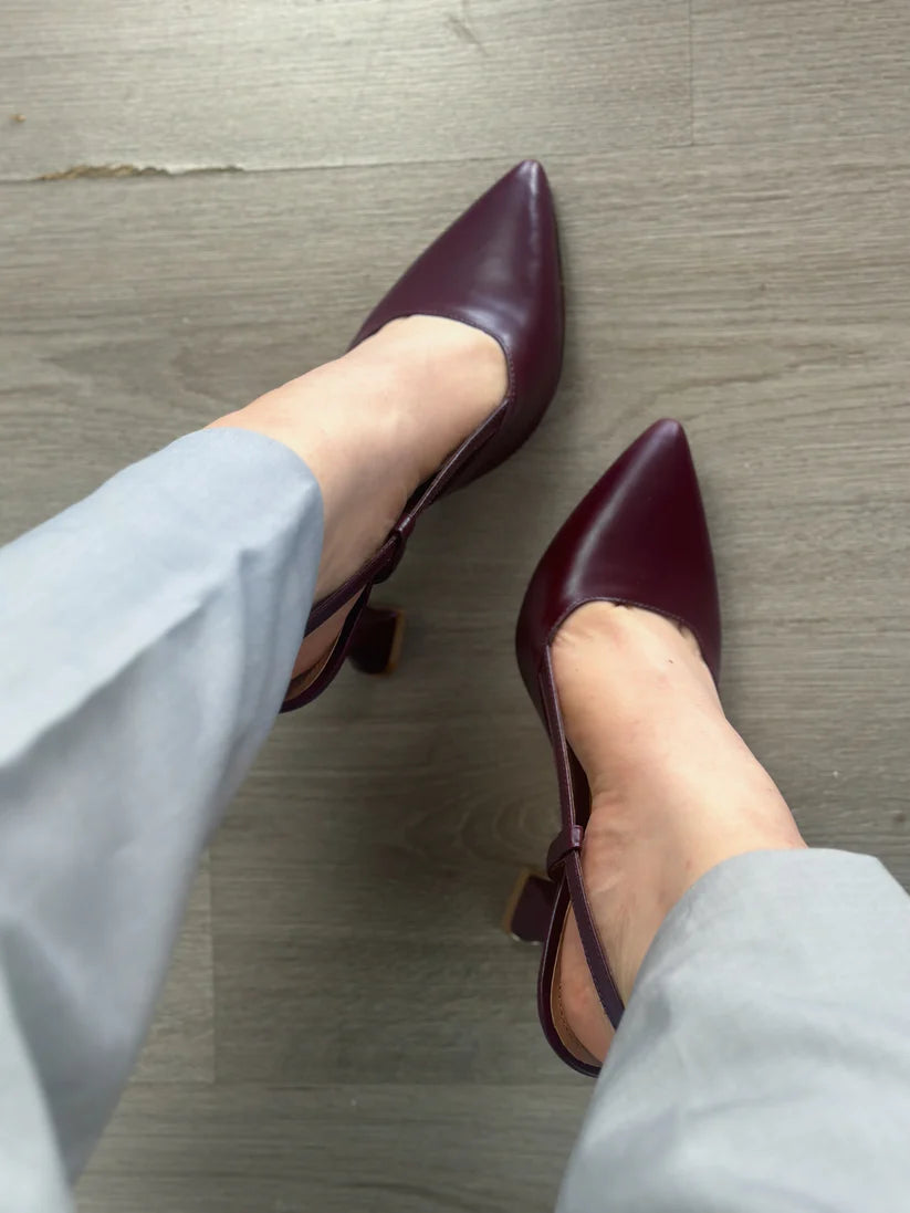 Escarpins Slingback en Cuir – Bordeaux Élégant