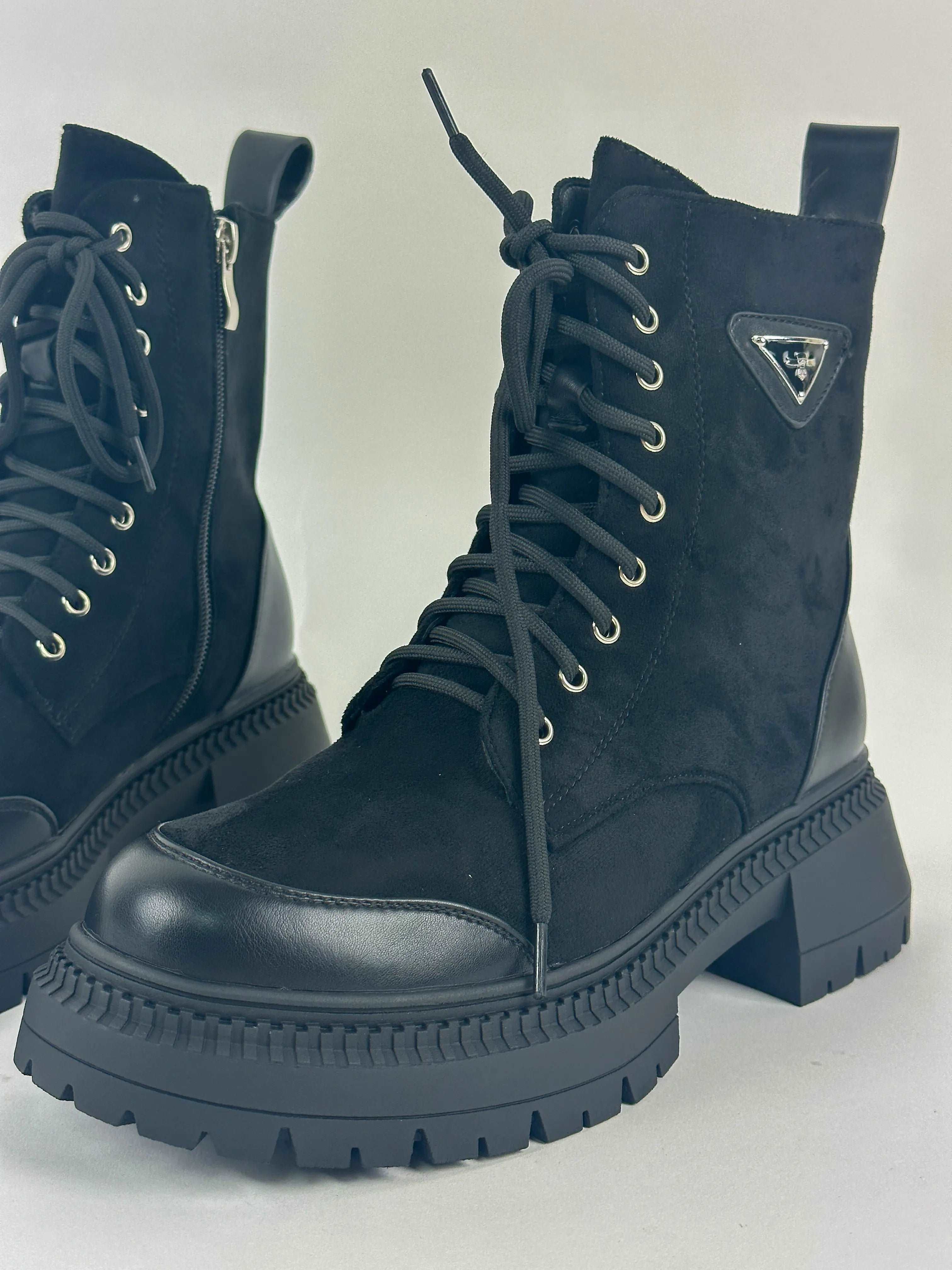 BOTTINES EN DAIM - NOIR