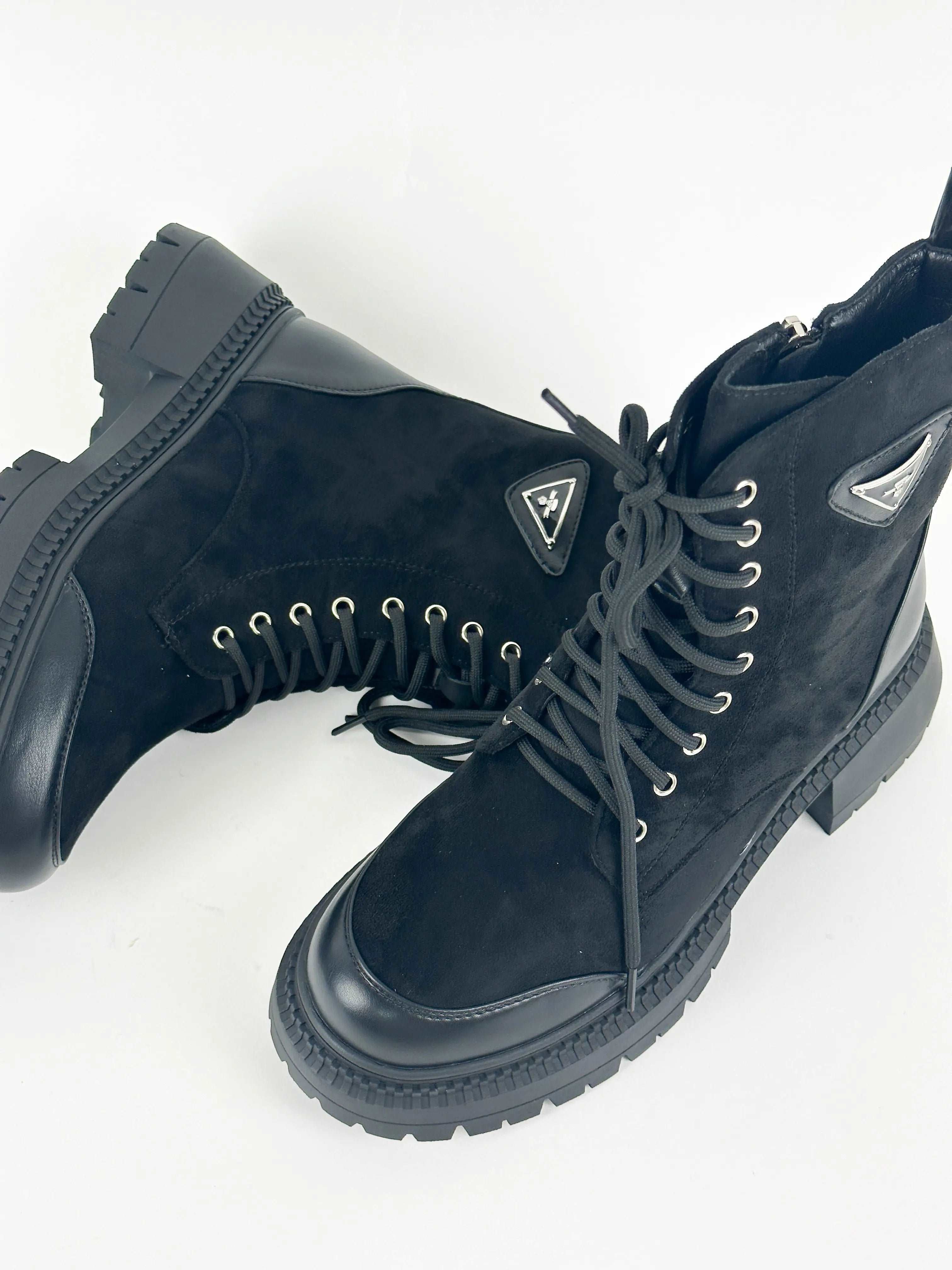 BOTTINES EN DAIM - NOIR