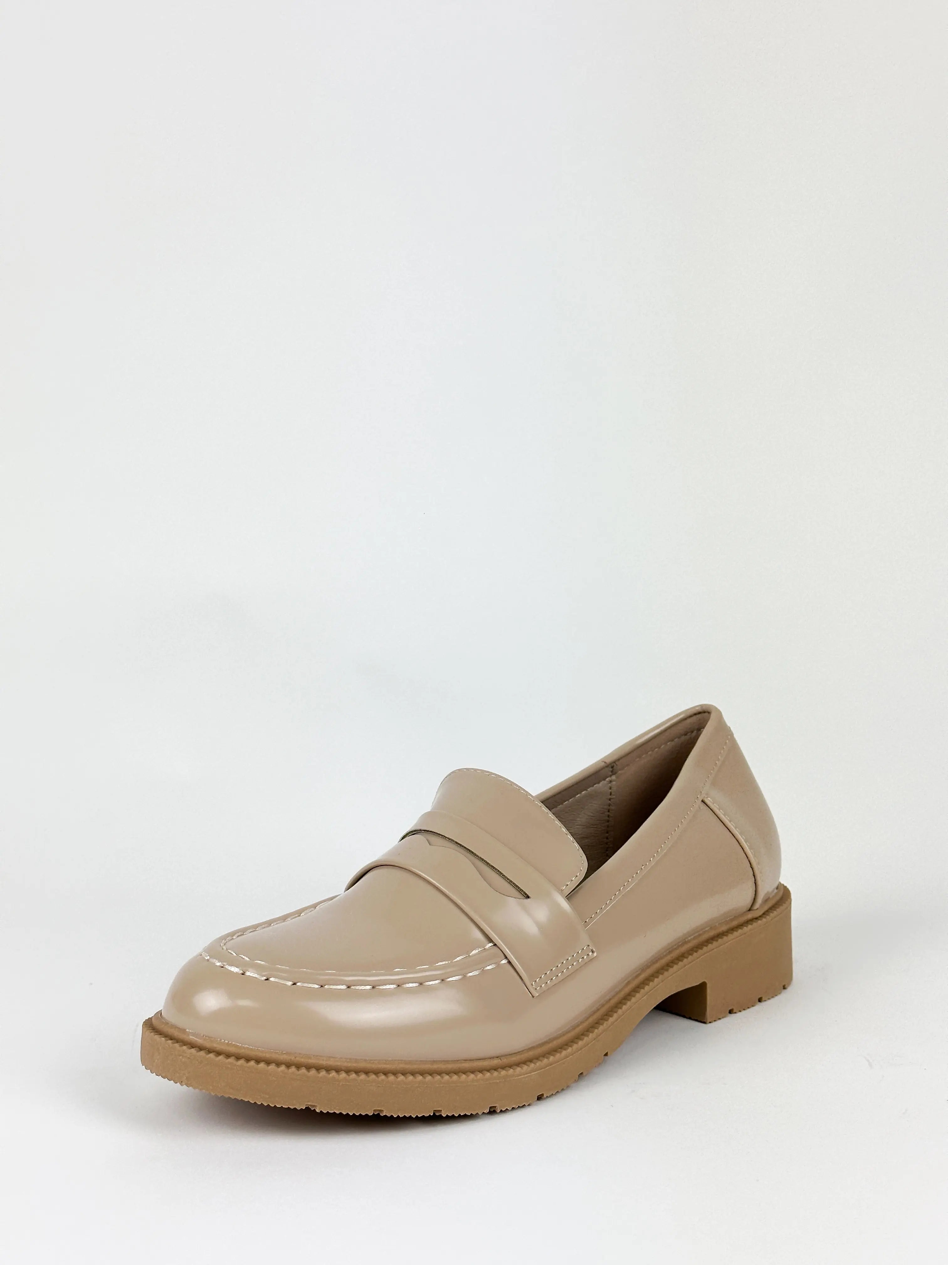 MOCASSINS EN CUIR VERNIS - BEIGE